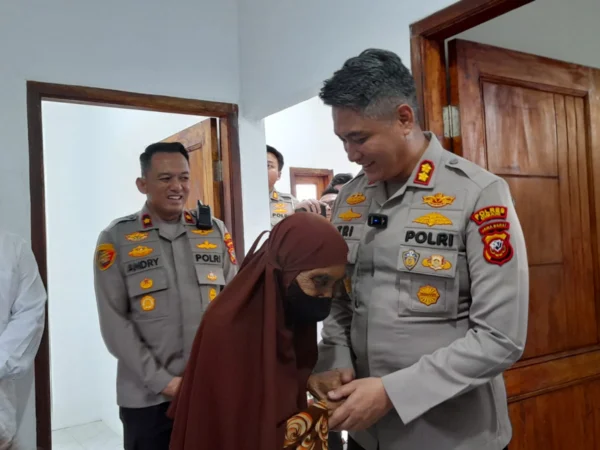 Berkat Program Polisi Peduli Sosial Polres Cimahi, Anih Tak Khawatir Lagi Rumahnya Ambruk