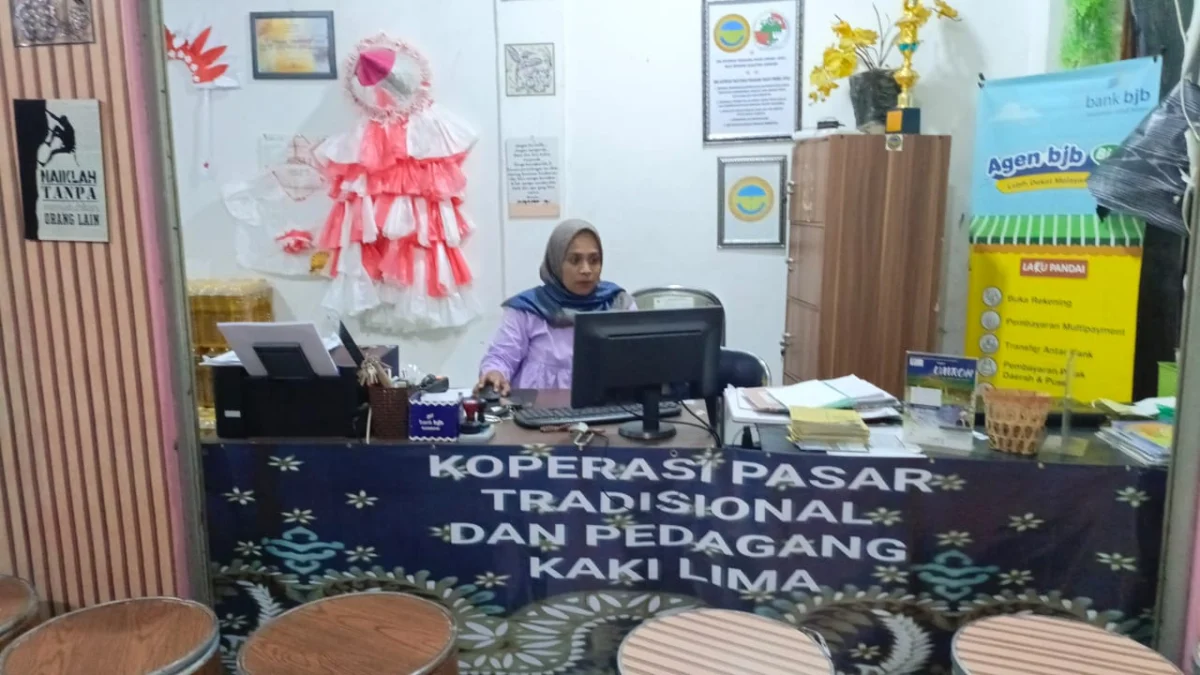 Koperasi Pasar Tradisional dan Pedagang Kaki Lima yang Dikelola Paguyuban Pasar Cimindi jadi Alternatif Simpan Pinjam bagi Sejumlah Pedagang Pasar (mong)