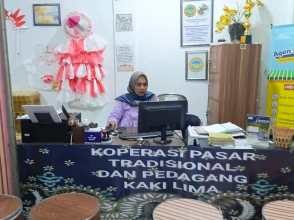 Koperasi Pasar Tradisional dan Pedagang Kaki Lima yang Dikelola Paguyuban Pasar Cimindi jadi Alternatif Simpan Pinjam bagi Sejumlah Pedagang Pasar (mong)