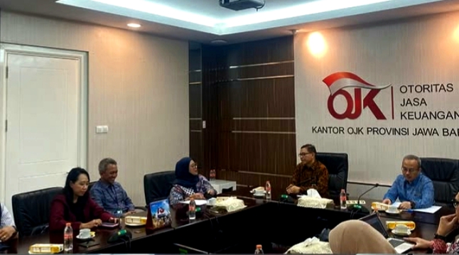 Penyerahan Ijin Usaha dari OJK untuk BPR hasil merger