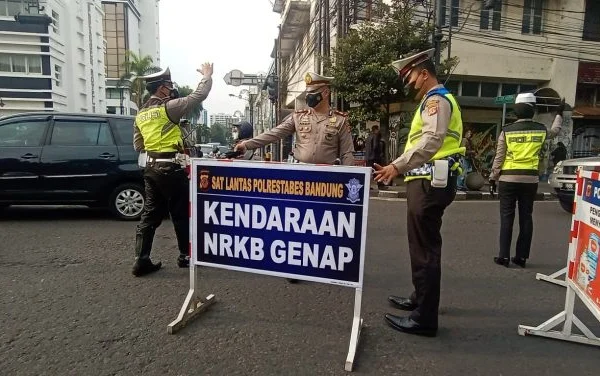 Ist. Pengaturan arus lalulintas dengan metode ganjil-genap. Dok Jabar Ekspres.