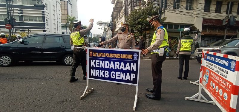 Ist. Pengaturan arus lalulintas dengan metode ganjil-genap. Dok Jabar Ekspres.