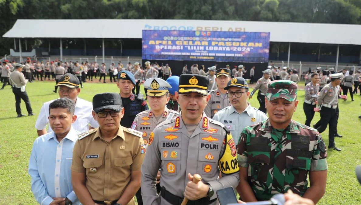 Kapolresta Bogor Kota, Kombes Bismo Teguh Prakoso, bersama jajaran Forkopimda Kota Bogor usai menggelar Apel Gelar Pasukan Operasi Lilin Lodaya, Jumat (20/12). (Yudha Prananda / Jabar Ekspres)