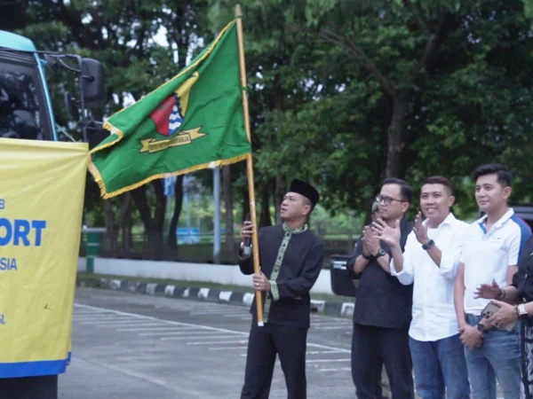 Bupati Bandung, Dadang Supriatna bersama anggota KBCH saat seremonial pelepasan ekspor 17 ton Cocoa Powder ke Tunisia.