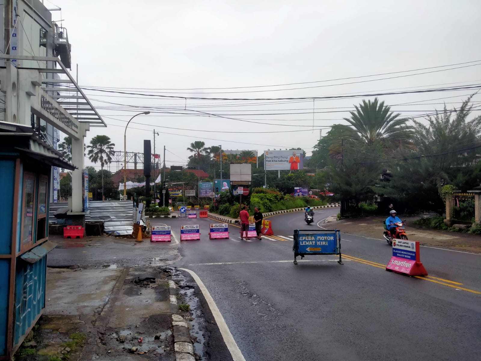 Arus lalu lintas one way arah Jakarta di Simpang Gadog, Ciawi, Kabupaten Bogor, Minggu (22/12/2024). Foto : Muhamad Firdaus /Radar Jabar