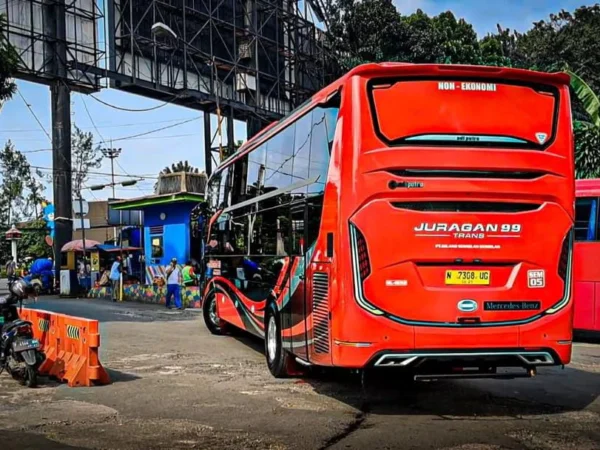 Ilustrasi: Sejumlah armada bus di pintu keluar Terminal Baranangsiang Bogor. (Yudha Pransnda / Istimewa)