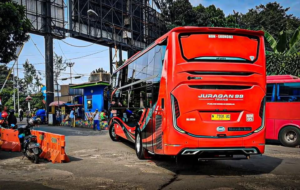 Ilustrasi: Sejumlah armada bus di pintu keluar Terminal Baranangsiang Bogor. (Yudha Pransnda / Istimewa)