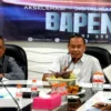 Ketua Komisi III DPRD Jabar Jajang Rohana (kanan) saat berdialog mengenai sumber pendapatan daerah.(ist)