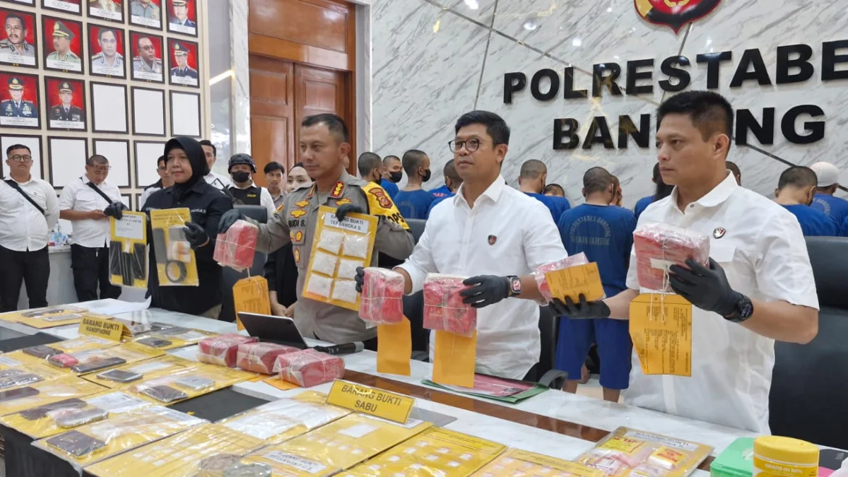 Dok. Pengungkapan kasus Satres Narkoba Polrestabes Bandung. Senin (23/12).