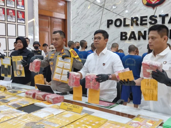 Dok. Pengungkapan kasus Satres Narkoba Polrestabes Bandung. Senin (23/12).