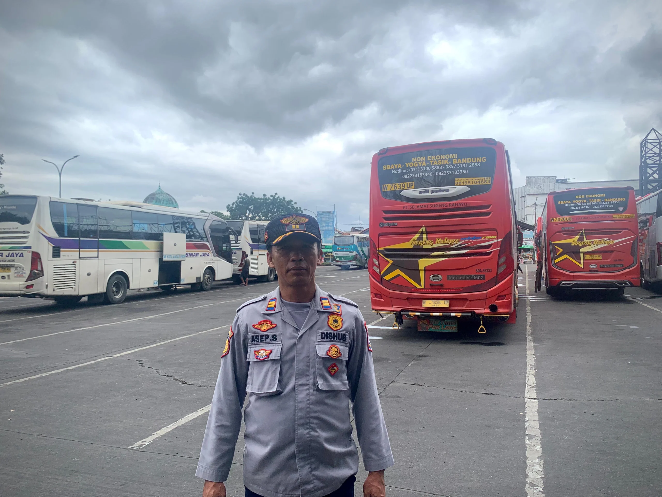 Kepala Terminal Cicaheum, Asep Supriadi. (Sadam Husen / Jabar Ekspres)