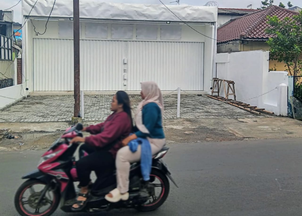 Ilustrasi: Langgar aturan Perda, proyek pembangunan gerai minimarket di Jalan Raya Pondok Rumput, Kota Bogor terlihat sudah rampung, Selasa (24/12). (Yudha Prananda / Jabar Ekspres)