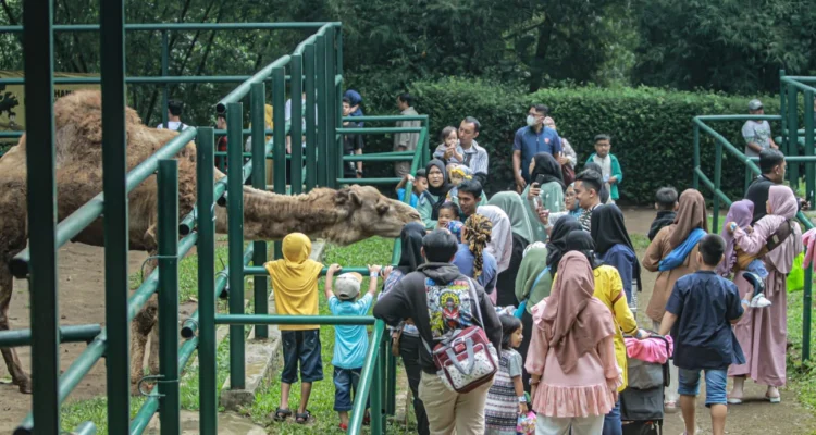 Ist. Masyarakat padati salah satu objek wisata di Bandung saat libur panjang. Sandi Nugraha/ Jabar Ekspres