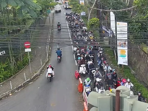 Kendaraan mulai memadati wilayah Lembang, Bandung Barat berdasarkan pantauan CCTV milik Dishub Bandung Barat. Dok ATCS Dishub KBB