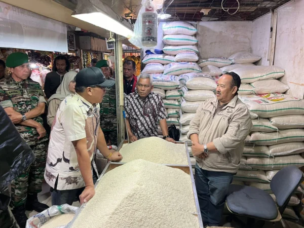 Pastikan Ketersediaan Stock Pangan di Cimahi, Pj Wali Kota Cimahi, Dicky Saromi Klaim Semua Bahan Pokok Aman (mong)