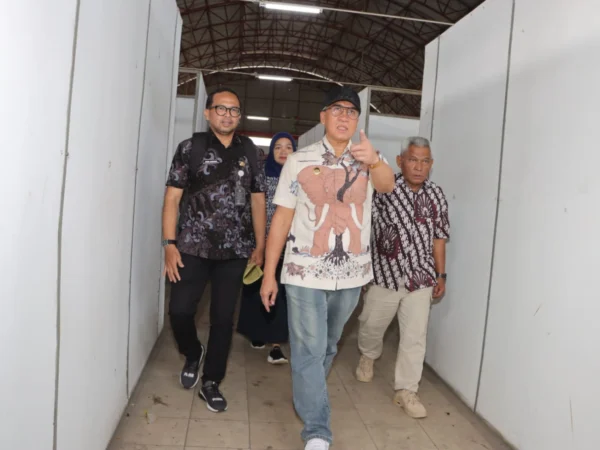 Pj Wali Kota Cimahi, Dicky Saromi Akan Segera Rencakan Penataan Fasilitas hingga Sarana Prasana di Pasar Atas (mong)