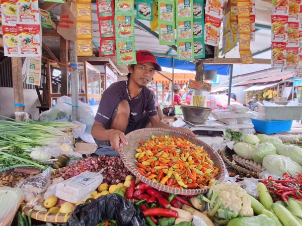 Pedagang sayuran di Pasar Baleendah. (Agi / Jabar Ekspres)