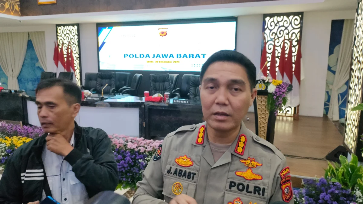 Kabid Humas Polda Jabar, Kombes Pol Jules Abraham Abast. (Sandi Nugraha / Jabar Ekspres)