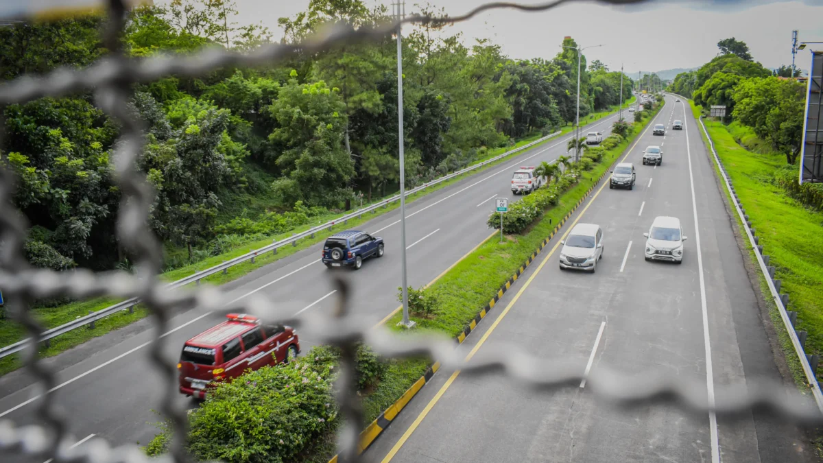 Ilustrasi: Situasi lalu lintas di Tol Pasteur, Kota Bandung, Selasa (31/12). Foto: Dimas Rachmatsyah / Jabar Ekspres.