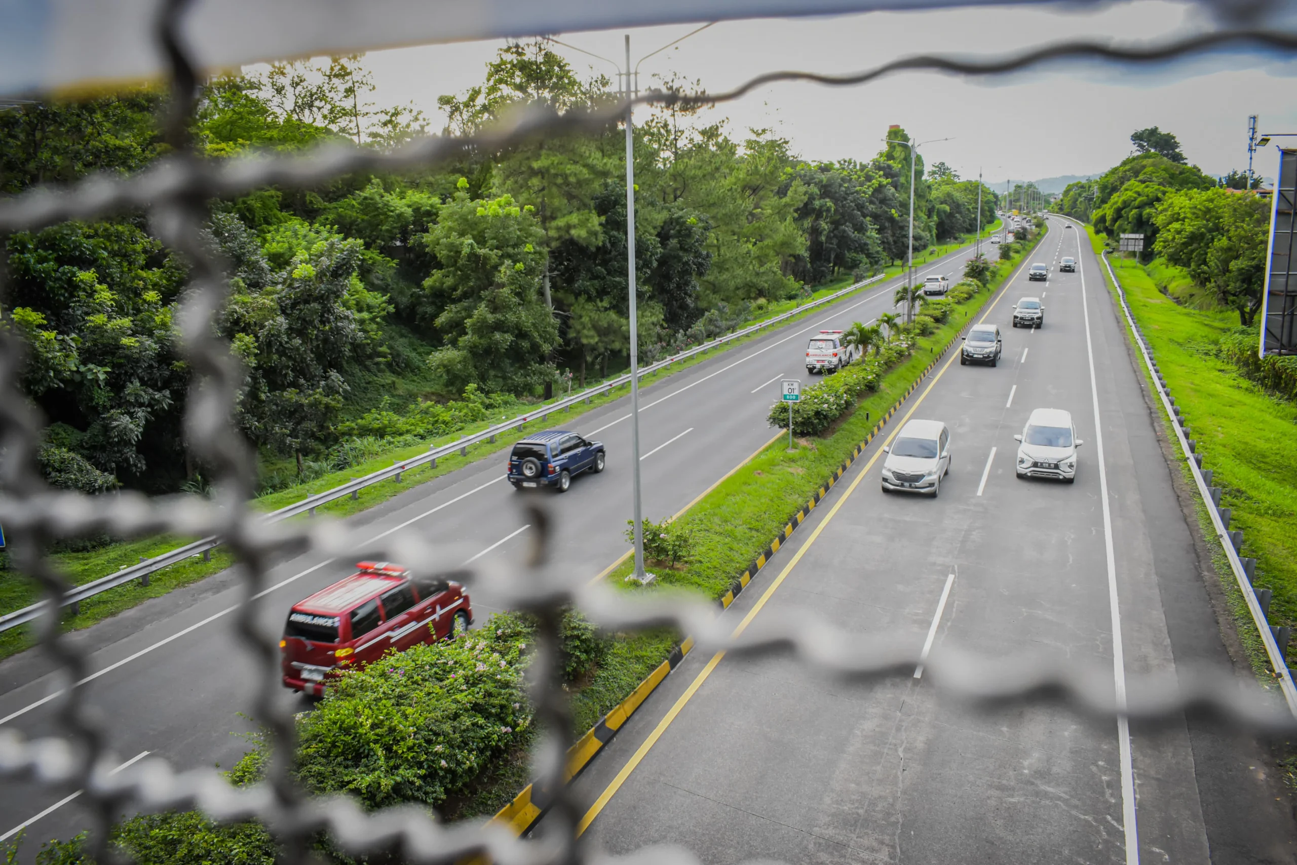 Ilustrasi: Situasi lalu lintas di Tol Pasteur, Kota Bandung, Selasa (31/12). Foto: Dimas Rachmatsyah / Jabar Ekspres.