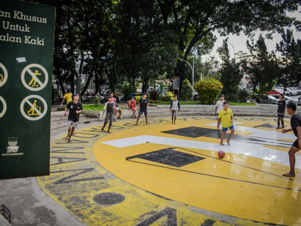 Ilustrasi: Kawasan Ruang Terbuka Hijau (RTH) di Kota Bandung, Selasa (31/12). Foto: Dimas Rachmatsyah / Jabar Ekspres