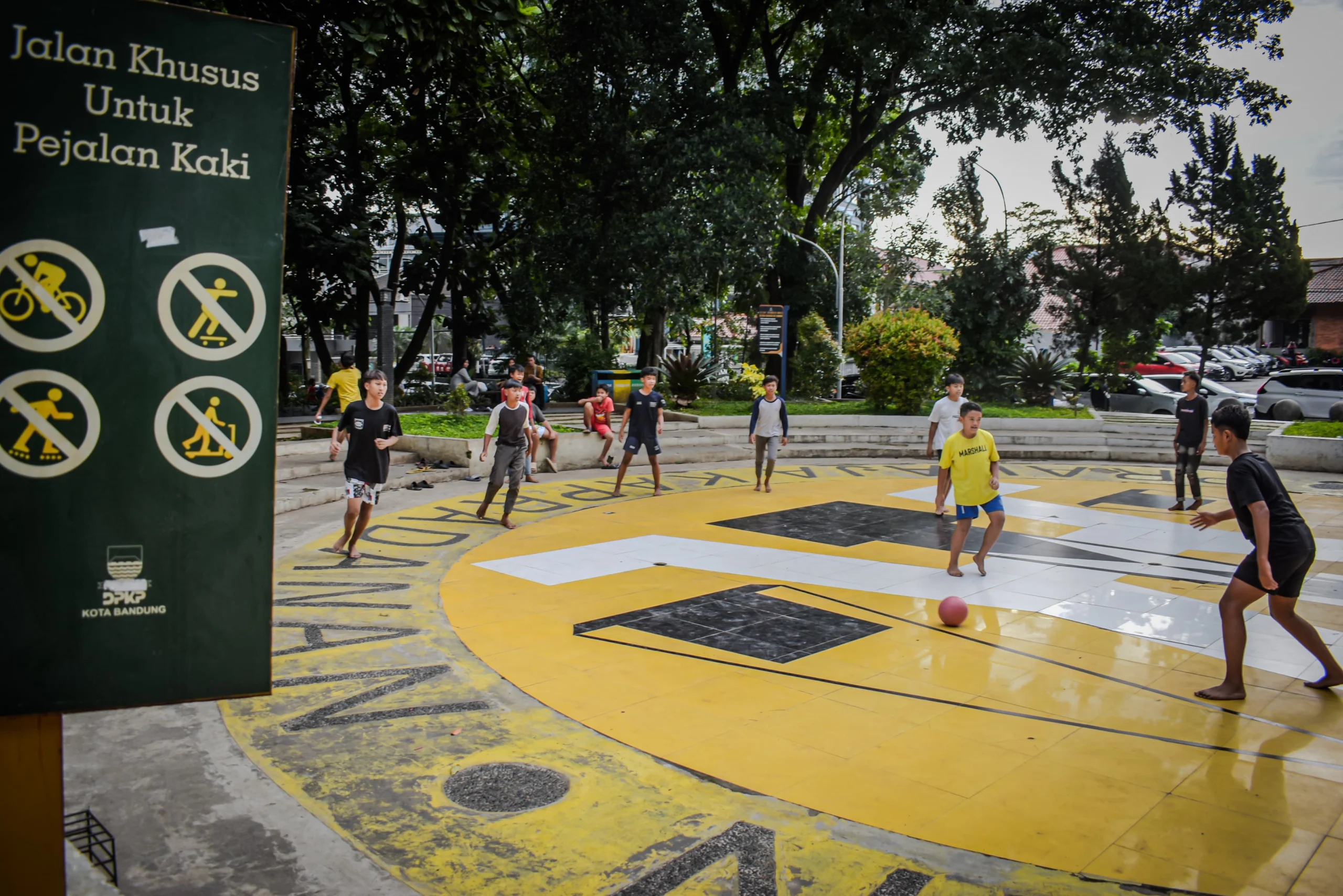 Ilustrasi: Kawasan Ruang Terbuka Hijau (RTH) di Kota Bandung, Selasa (31/12). Foto: Dimas Rachmatsyah / Jabar Ekspres