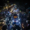 Keramaian pusat kota pada perayaan malam tahun baru di Kota Bandung, Selasa (31/12). Foto: Dimas Rachmatsyah / Jabar Ekspres