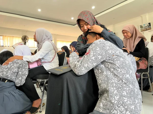 Tangis Haru Warnai Parenting Polres Cimahi dalam Memperingati Hari Ibu di SMAN 3 Cimahi (mong)