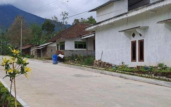 Viral Tukang Bakso di Malang Bangun Jalan Desa Pakai Uang Pribadi, Habiskan Dana Rp10 Miliar