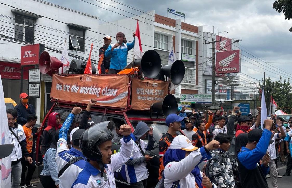 ustrasi serikat pekerja gelar aksi unjuk rasa tuntut kenaikan upah. Dok Jabar Ekspres