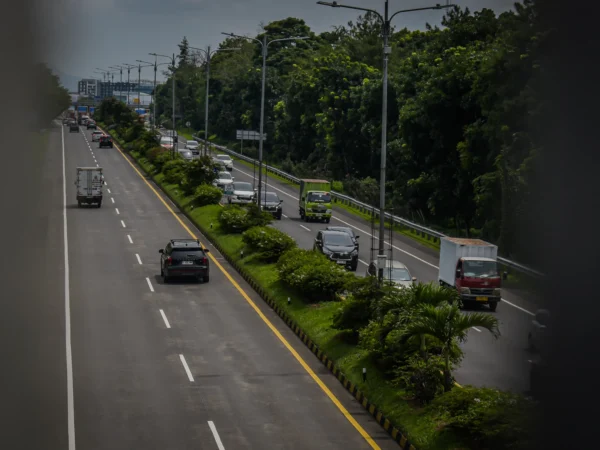 Antrean kendaraan mobil di gerbang keluar Tol Pasteur, Kota Bandung, Jum'at (27/12). Foto: Dimas Rachmatsyah / Jabar Ekspres