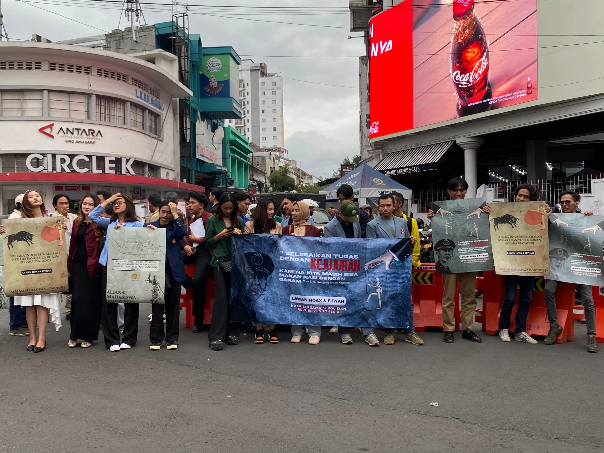 Aliansi Mahasiswa Indonesia Gelar Aksi Solidaritas di Bandung, Kutuk Isu Polri sebagai ‘Partai Coklat’