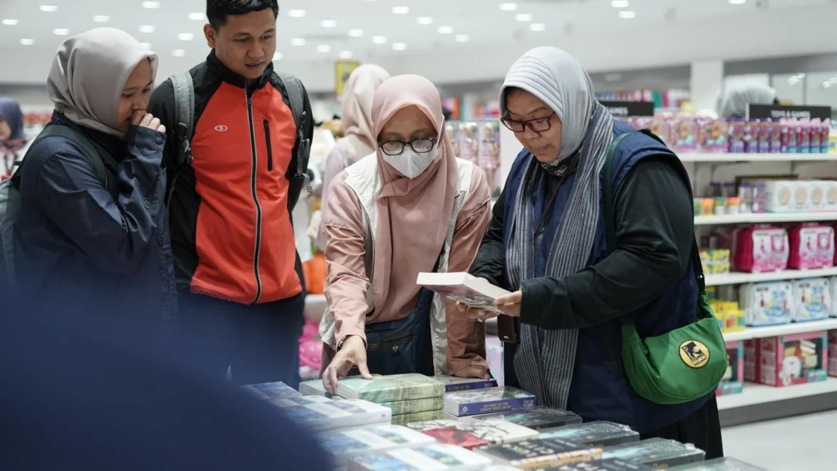 Gramedia membuuka store terbaru di Jalan Buah Batu, Kelurahan Cijagra, Kecamatan Lengkong, Bandung, Sabtu, 21 Desember 2024.