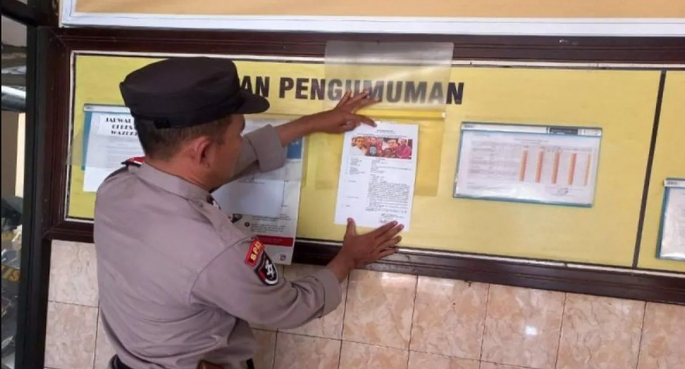 Polres Pemalang sebarkan surat edaran DPO Harun Masiku. (foto/ANTARA)