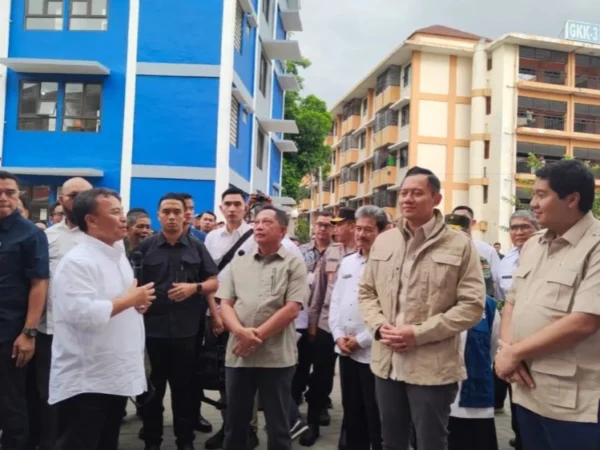 Sejumlah Menteri saat mengunjungi Rusunawa Rancaekek, Kabupaten Bandung, Rabu (18/12). (Foto/ANTARA)