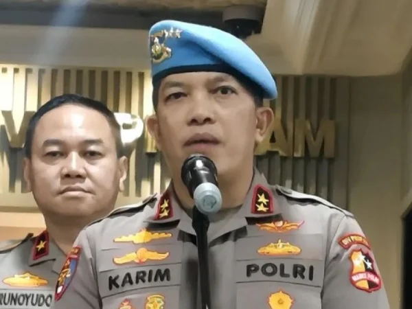 Kadiv Propam Polri Irjen Pol. Abdul Karim berbicara di hadapan awak media terkait kasus dugaan pemerasan terhadap warga Malaysia oleh oknum polisi dalam gelaran Djakarta Warehouse Project (DWP). (Foto/ANTARA)