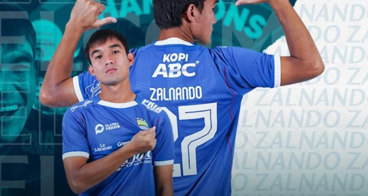 Bek kiri Persib, Zalnando kembali setelah status pinjamannya di PSIS Semarang berakhir. (persib)