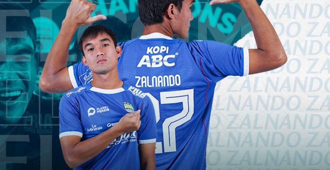 Bek kiri Persib, Zalnando kembali setelah status pinjamannya di PSIS Semarang berakhir. (persib)