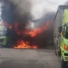 BREAKING NEWS: Truk Pengangkut Paket di Gedebage Terbakar!