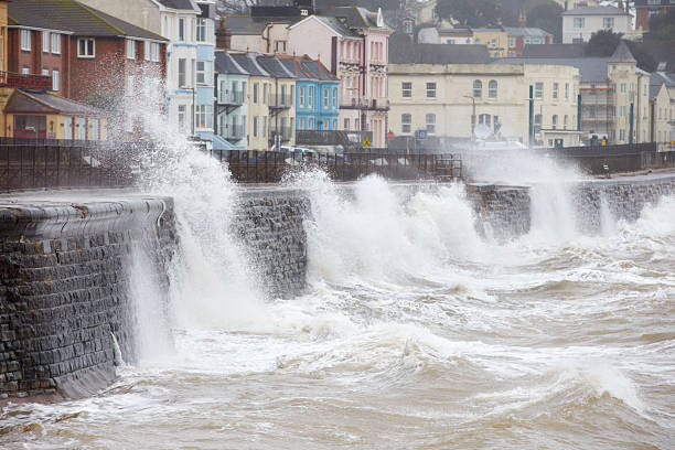 Ilustrasi tanggul laut raksasa atau giant sea wall. (iStock)