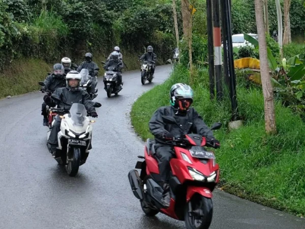 Tips Aman Berkendara dan Merawat Sepeda Motor di Musim Hujan