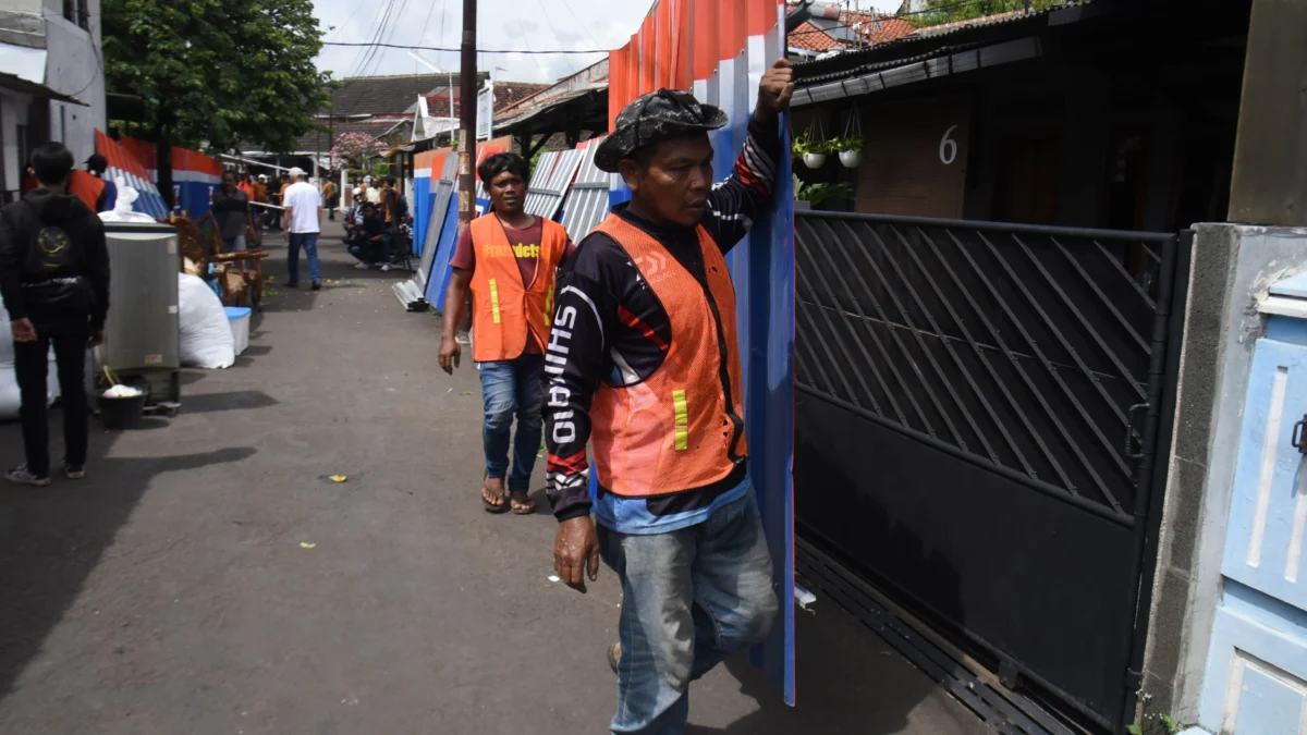 21 rumah di Turangga, Kota Bandung terancam digusur setelah PT Kereta Api Indonesia ( PT KAI ) melakukan eksekusi eksekusi pengamanan lahan.