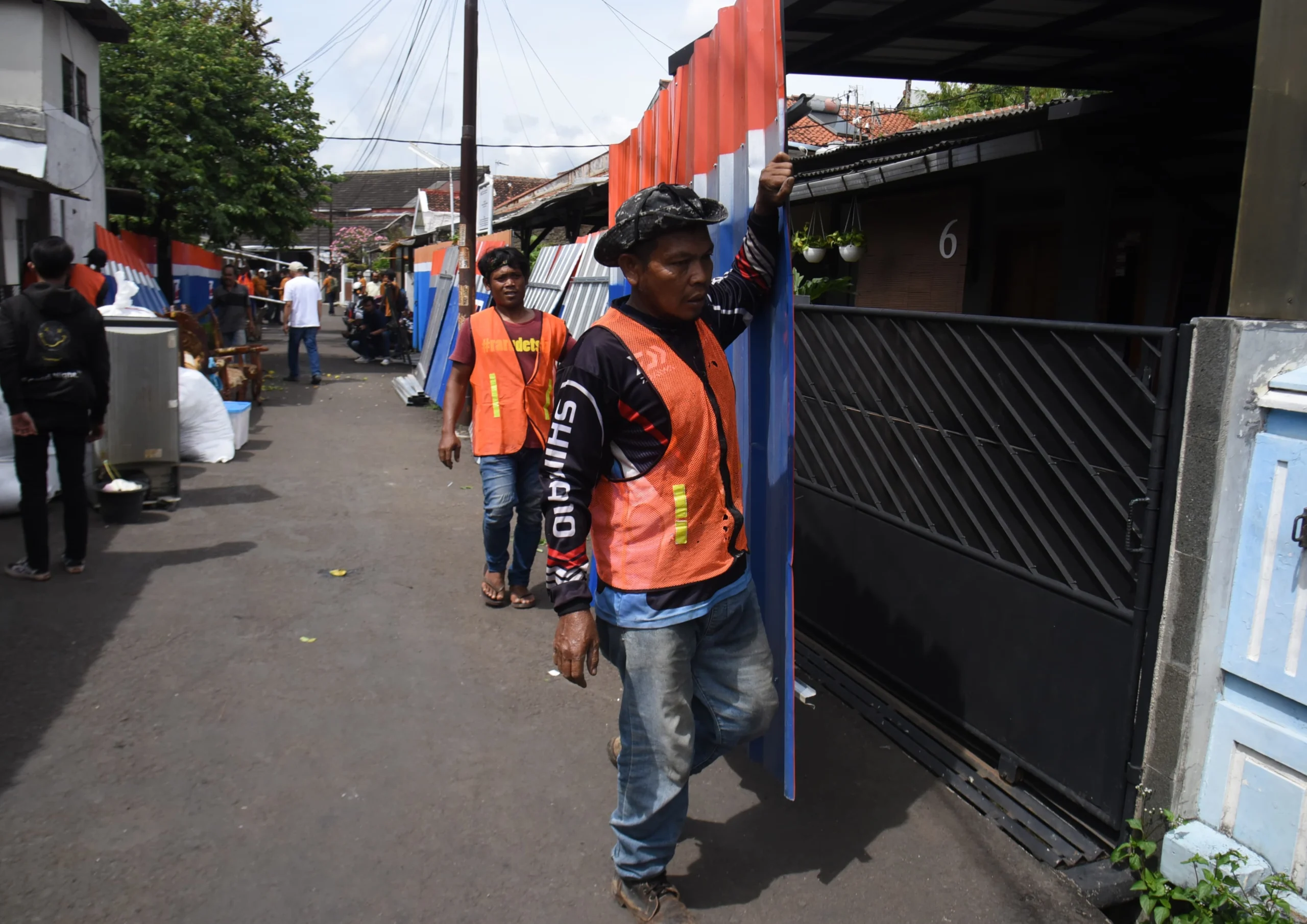 21 rumah di Turangga, Kota Bandung terancam digusur setelah PT Kereta Api Indonesia ( PT KAI ) melakukan eksekusi eksekusi pengamanan lahan.