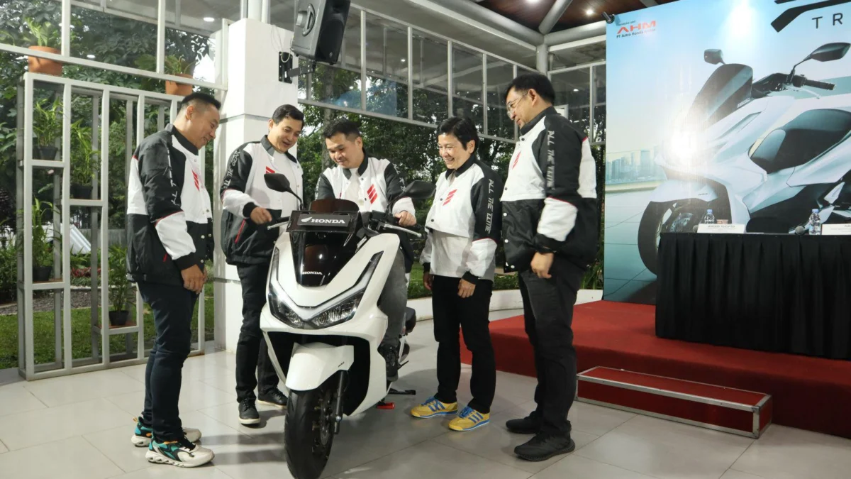 Peluncuran New Honda PCX160 dihadiri langsung oleh jajaran manajemen PT Daya Adicipta Motora di kawasan Jl. Diponegoro – Gedung Sate, Bandung, pada 25 Januari 2025.