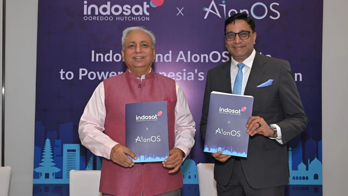 Chief Executive Office AIonOS C.P. Gurnani dan President Director and Chief Executive Officer Indosat Ooredoo Hutchison Vikram Sinha Seusai menandatangani nita kesepahaman kolaborasi, di New Delhi kemarin (27/01/2024).