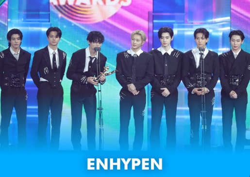 ENHYPEN saat menerima penghargaan di Golden Disc Awards ke 39.