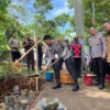 Kapolda Jawa Barat Irjen Pol Akhmad Wiyagus bersama Kapolresta Bandung Kombes Pol Kusworo Wibowo dan Bupati Bandung saat meresmikan peletakan batu pertama Mapolsek Arjasari, Senin (13/1). Foto Istimewa