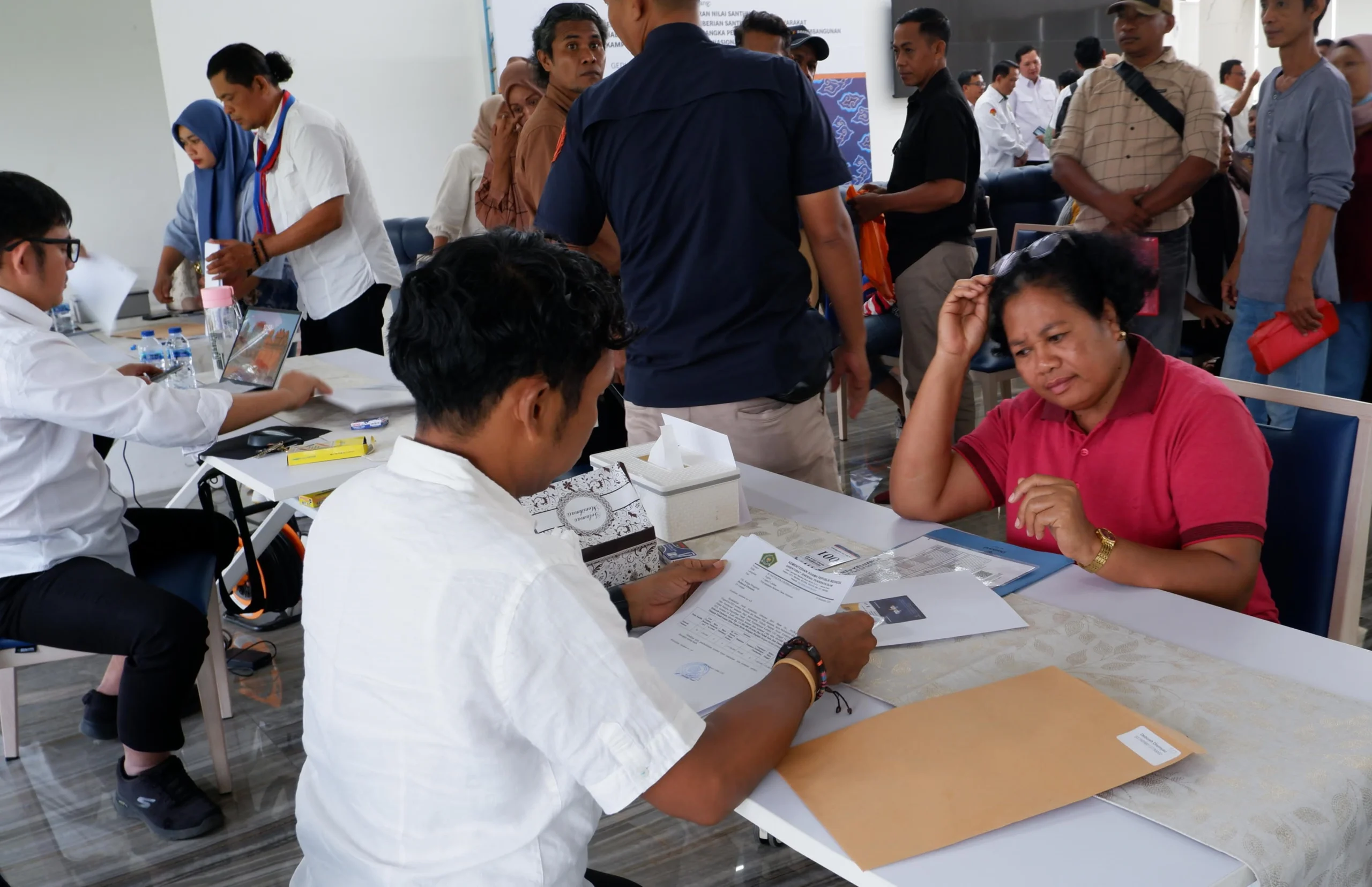 Kemenag RI bersama Tim Terpadu Penertiban Lahan Kampus UIII menggelar penyaluran dana santunan di atas lahan UIII, Senin, 6 Januari 2025 hingga Jumat, 10 Januari 2025 mendatang.