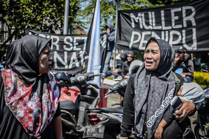 Ilustrasi: Warga Dago Elos saat demonstrasi di depan Polrestabes Bandung. Foto: Dimas Rachmatsyah / Jabar Ekspres