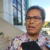 Kepala Dinas Kependudukan dan Catatan Sipil Kabupaten Bogor, Hadijana saat memberkan tanggapan ke awak media soal mobil pelayanan administrasi, di Kantor Disdukcapil, Cibinong, Kabupaten Bogor, Kamis (2/1).